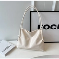 Detalle del bolso tote de cuero crema con elegantes nudos decorativos laterales - Blanco Roto