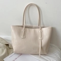 Bolso tote beige minimalista con piel de cocodrilo y diseño de doble asa corta - Blanco Roto