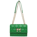 Grüne gesteppte Lederschultertasche mit goldener Schleifenschließe und Kettenriemen - Grün