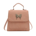 Sac à dos rose minimaliste pour femme avec un élégant ornement papillon en métal - Rose