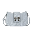 Zilveren crossbodytas met geplooide textuur en metalen striksluiting voor dames - Zilver