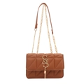 Borsa a tracolla trapuntata marrone chiaro con catena dorata e logo geometrico - Marrone
