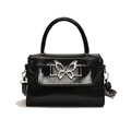 Elegante schwarze Kunstledertasche mit großer silberner Schmetterlings-Metallschnalle - Schwarz