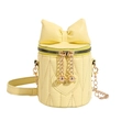 Sac seau jaune avec matelassage en V, nœud décoratif et bandoulière en chaîne dorée - Jaune