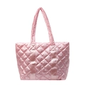 Sac cabas en tissu matelassé rose avec motif en losanges et fini satiné brillant - Rose