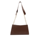 Bolso bandolera minimalista marrón oscuro con cadena dorada y acabado en cuero sintético - Marrón