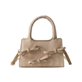 Bolso de mano de moda en cuero PU beige para mujer con tres lazos decorativos 3D - Caqui
