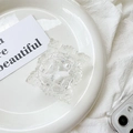 Detalle de soporte para móvil de mariposa en resina con perlas y purpurina - Marco Floral Mariposa / Blanco