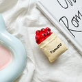 Dettaglio del supporto per telefono a forma di pomodoro 3D su sfondo stile di vita minimal - Sacchetto di Pomodori Simulato (TOMATO)