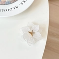 Supporto per telefono a fiore stile Ins con petali bianchi opachi traslucidi a strati - Bianco