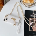 Funda cartera para iPhone de cuero blanco con dije de ciervo dorado y correa de cadena - Albaricoque / iPhone 7/8/SE 2020