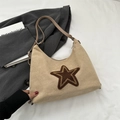 Minimalistische beige Tragetasche mit braunem Sternaufnäher und Lederriemen - Khaki