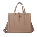 Bolso tote beige estructurado con marco grabado y correa ancha de tela al hombro - Caqui