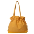 Bolso tipo cubo minimalista de nailon amarillo jengibre con cierre de cordón y correa - Amarillo