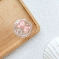 Détail d'un support griptok avec nœud rose, cœur en perle et paillettes argentées - Paillettes Rose Nœud Cœur