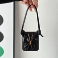 Funda de cuero negro para Samsung Z Flip con mariposa 3D y elegante correa de transporte - Negro / Samsung ZFlip3
