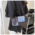 Retro-Umhängetasche im quadratischen Patchwork-Design aus braunem Leder und blauem Denim - Dunkelbraun