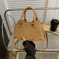 Borsa a mano creativa a forma di pipistrello in pelle PU kaki con ricamo a ragnatela - Kaki