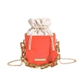 Bolso saco naranja con cuero con diseño epi y asas de cadena dorada gruesa - Naranja