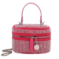 Roze handtas met glanzende studs, zilveren kettingriem en een handvat bovenop - Rozerood