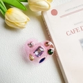 Dettaglio del supporto per telefono a cuore con strass colorati e finitura di lusso - Rosa trasparente