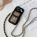 Detalle de funda de móvil con tarjetero de tweed, conejo de strass y cadena de eslabones - iPhone 7/8/SE 2020 / Negro