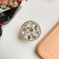 Nahaufnahme der luxuriösen goldfarbenen Handyhalterung mit Kristallen und Strass - Transparente Halterung-Exquisiter Kreis Vollständig mit Diamanten-Weiß