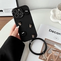 Dettaglio del ciondolo tazza di caffè e biscotto su cover iPhone nera con cinturino - Occhi Grandi Biscotto al Caffè (Nero) / iPhone 7/8/SE 2020