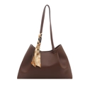 Grande borsa tote marrone in ecopelle opaca con un elegante foulard stampato sul manico - Marrone Scuro