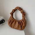 Elegante borsa a mano marrone in ecopelle increspata con pieghe a nuvola e forma a luna - Marrone