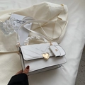 Witte PU-leren crossbodytas met hartsluiting, V-quiltpatroon en mini-muntenzakje - Wit