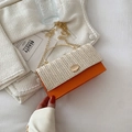 Piccola borsa in pelle arancione e tessuto crema con manico dorato e catena - Arancione