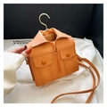 Vue détaillée du sac à main orange style veste en cuir PU avec poignée crochet dorée - Orange