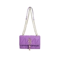 Borsa trapuntata viola con fibbia a S dorata e nappa su sfondo bianco - Viola