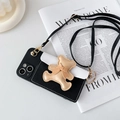 Dettaglio custodia iPhone a tracolla con scomparto per carte nero e ciondolo a orsetto - Portafoglio Orsetto Con Fiocco in Pelle (Con Corda a Tracolla) / Cuoio / iPhone 7/8/SE 2020