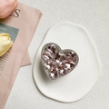 Dettaglio del supporto per telefono a cuore in cristallo rosa con strass scintillanti - Rosa