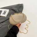 Elegante champagnergoldene Pailletten-Abendtasche mit Metallschleife und Kettenriemen - Gold