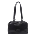 Minimalistische zwarte glanzende kunstlederen shopper met lange hengsels en logo-plaatje - Zwart