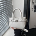 Borsa a mano bianca minimalista con manico e tracolla regolabile in luce naturale - Bianco