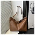 Detail of caramel leather shoulder bag with silver rings and soft pleated texture - Brown Without Pendant