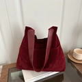 Borsa tote bordeaux in pelle scamosciata opaca con manici lunghi in un set di stile - Rosso