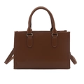 Borsa a tracolla quadrata marrone caramello con texture goffrata verticale e finiture argento - Marrone