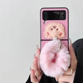 Funda rosa para Samsung Galaxy Z Flip con oso bordado y anillo de peluche para transporte - Oso bordado + Pulsera de felpa / Rosa / Samsung ZFlip5