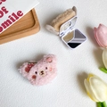 Dettaglio del supporto per telefono a orsetto di peluche che si apre come specchio - Supporto per Specchio a Flip Orso Fragola / Orsetto Rosa