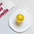 Supporto per telefono a ciambella giallo trasparente con granelli colorati su vassoio - Giallo gelatina