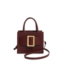 Bolso de mano cuadrado burdeos con hebilla dorada icónica y correa de hombro ajustable - Rojo