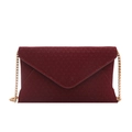 Dunkelweinrote Umschlag-Handtasche mit V-Prägung und einer feinen goldenen Kette - Rot