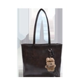 Bolso tote clásico marrón oscuro de gran capacidad con un lindo colgante de oso de peluche - Café Con Colgante