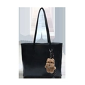 Bolso tote negro de cuero sintético con correas largas y colgante de peluche de perrito - Negro con Colgante