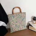 Borsa tote con ricamo floreale, manici vintage in bambù e tessuto in beige chiaro - Fiore verde